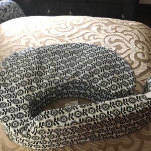 Nursing pillow